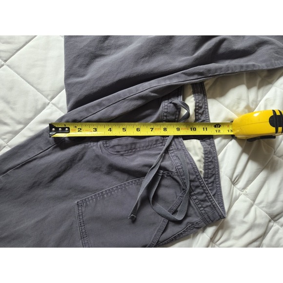 LL Bean Favorite Fit Women's Gray Cargo Pants Size 4 Regular EUC - Picture 8 of 12